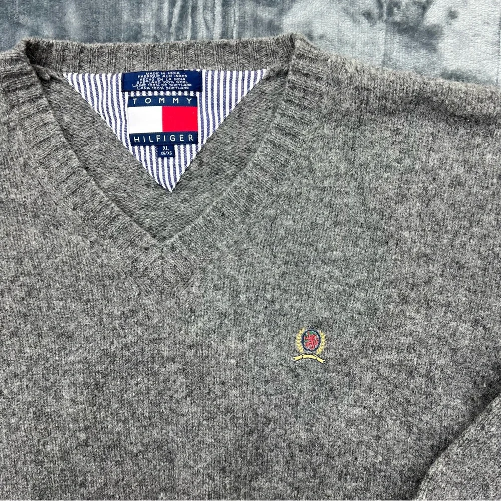 VTG Tommy Hilfiger 100% Shetland Wool V‎ Neck Sweater Men’s XL Grey Crest
